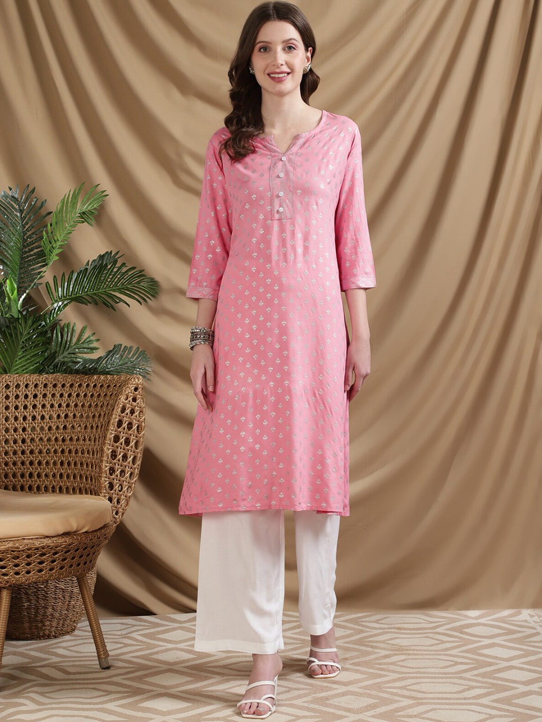 

Rangita Ethnic Motifs Printed Round Neck Straight Kurta, Pink