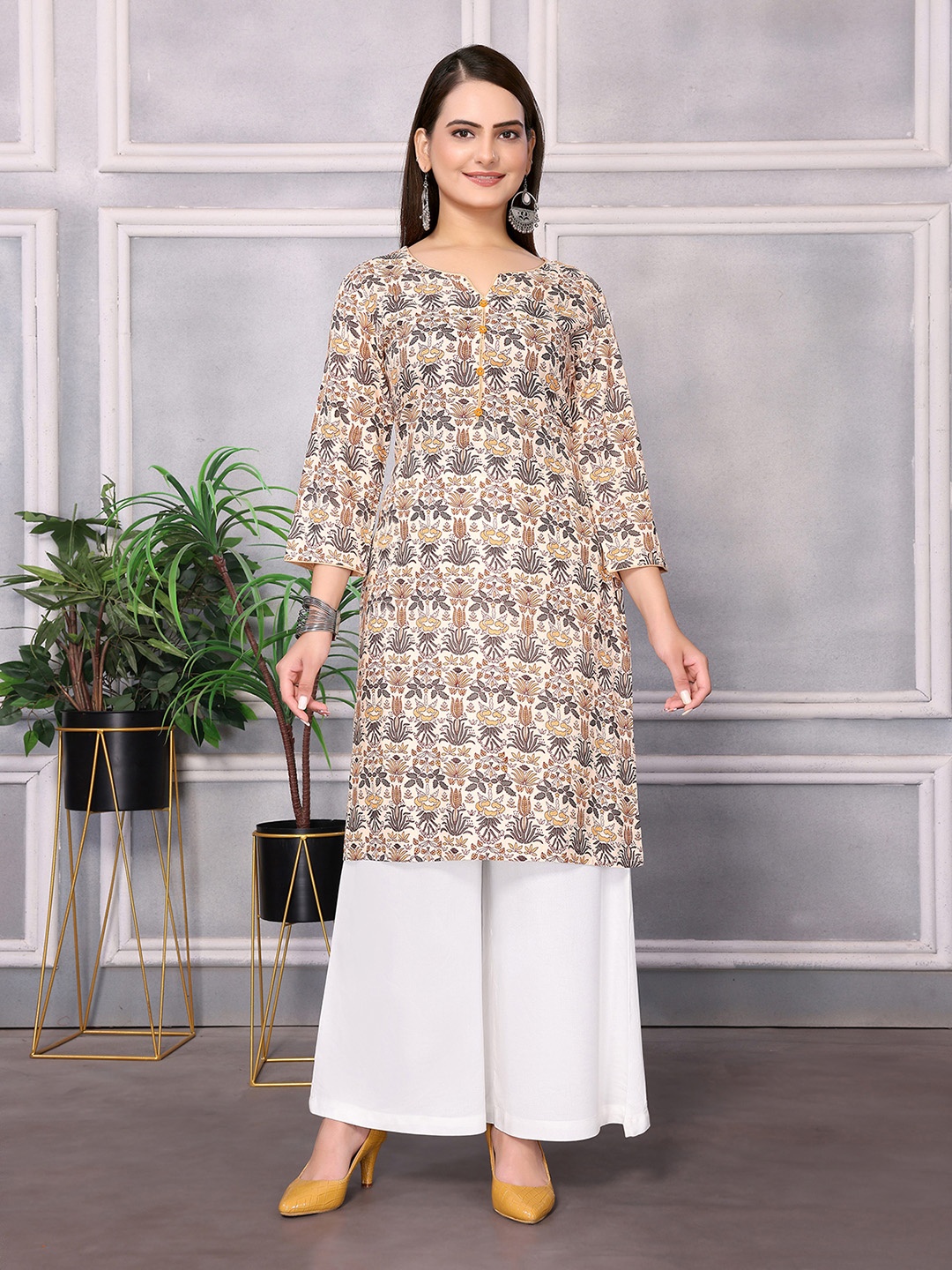 

Rangita Floral Printed Straight Kurta, Cream