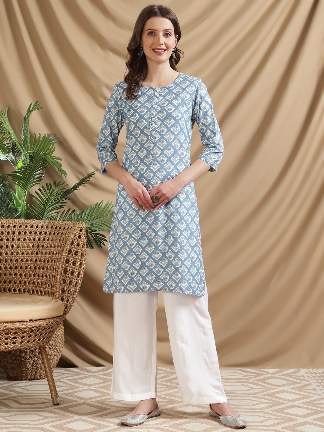 

Rangita Floral Printed Round Neck Gotta Patti Straight Cotton Kurta, Blue