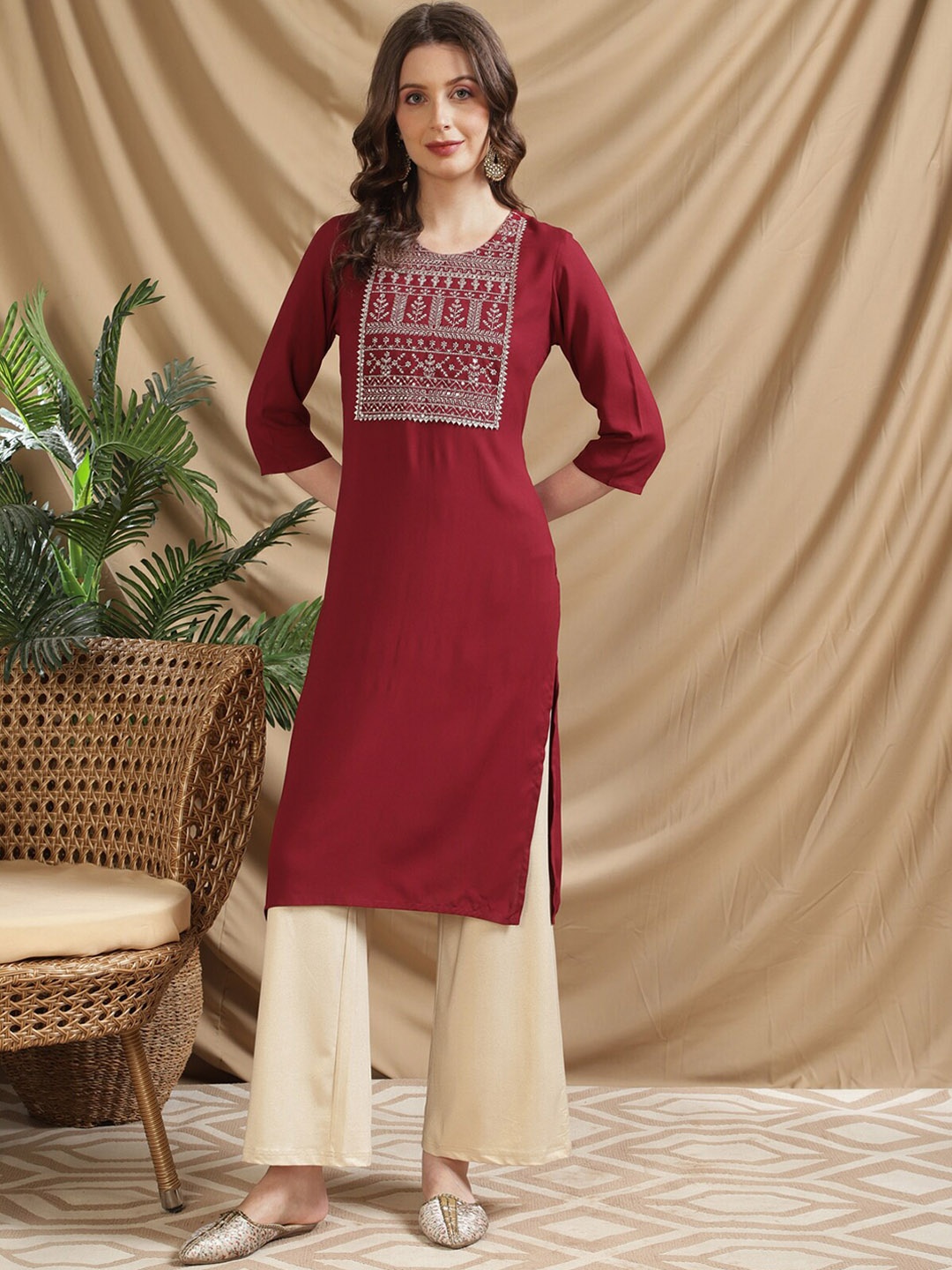 

Rangita Ethnic Motifs Yoke Design Thread Work Straight Kurta, Maroon