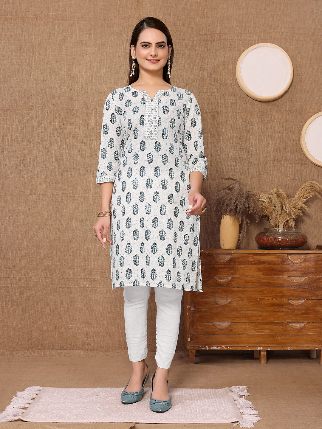 

Rangita Ethnic Motifs Printed Pure Cotton Straight Kurta, Off white