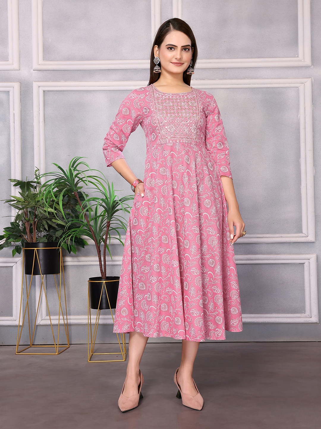 

Rangita Ethnic Motifs Printed Thread Work Pure Cotton Anarkali Kurta, Pink