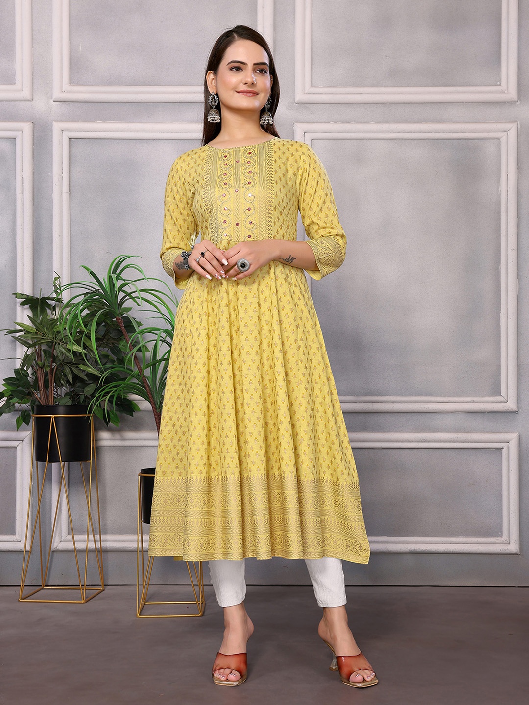 

Rangita Ethnic Motifs Printed Round Neck Sequinned Anarkali Kurta, Yellow