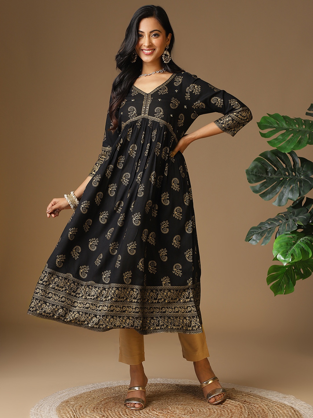 

Rangita Ethnic Motifs Printed Sequinned Empire Anarkali Kurta, Black