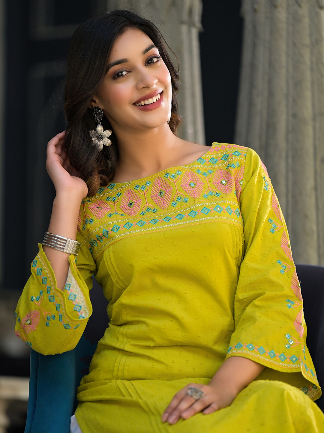 

Varanga Women Floral Thread Embroidered Yoke Design Straight Kurta, Lime green