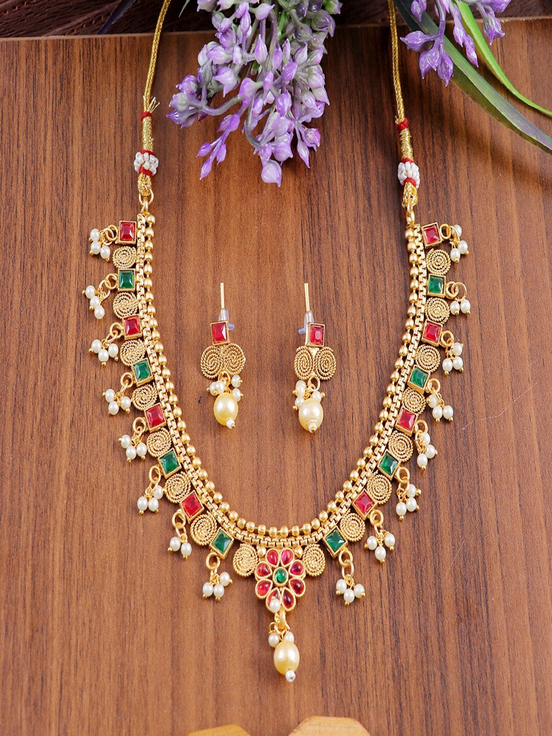 

UNIVERSITY TRENDZ Gold-Plated Stone-Studded & Pearl-Beaded Choker Jewellery Set