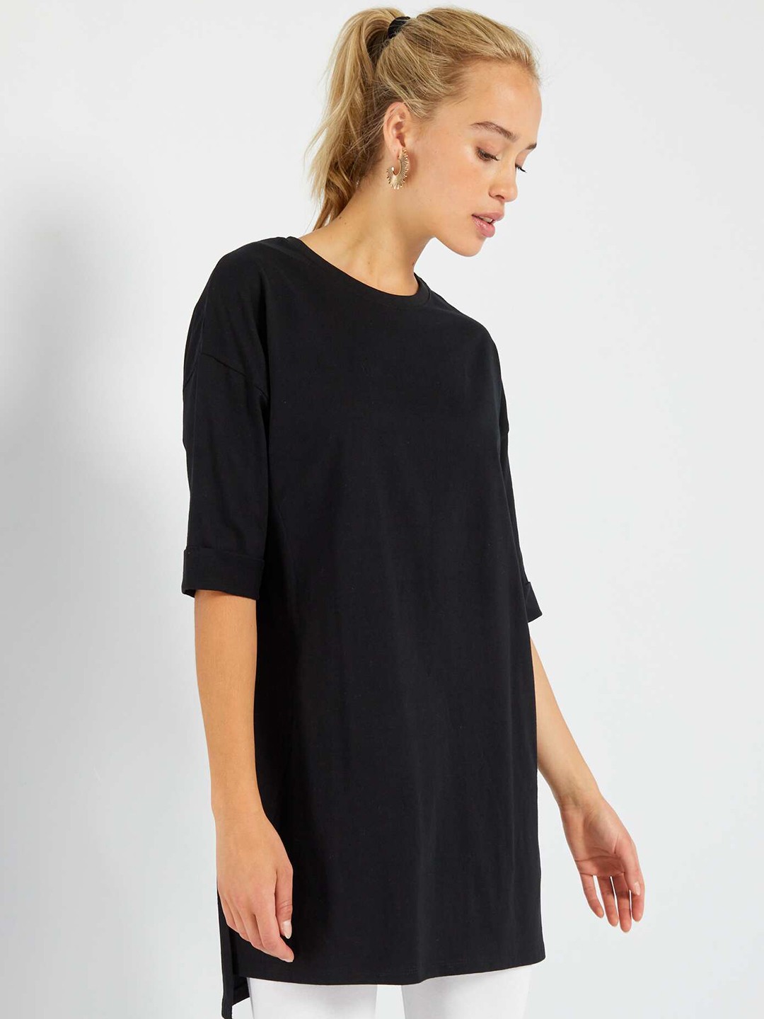 

KIABI Round Neck Drop-Shoulder Sleeves Longline Cotton T-shirt, Black