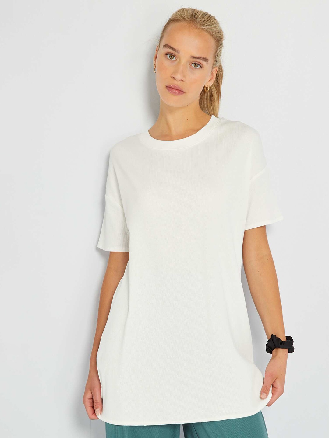 

KIABI Round Neck Drop-Shoulder Sleeves Longline Cotton T-shirt, White