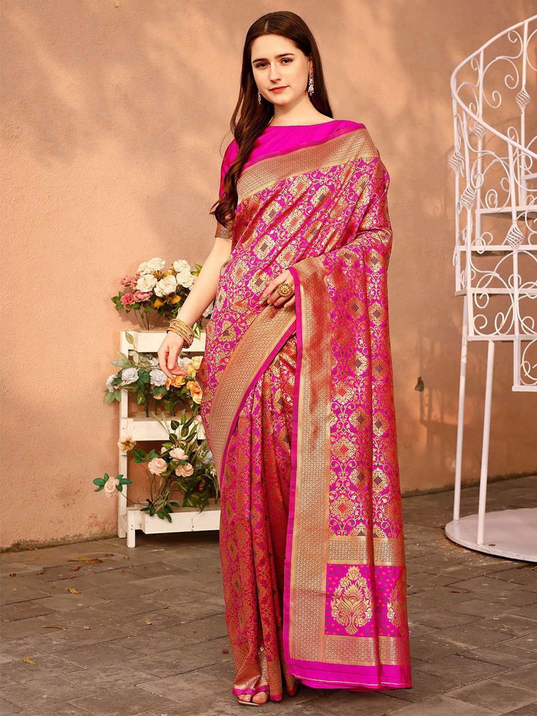 

Mitera Magenta Ethnic Motifs Woven Design Zari Art Silk Banarasi Saree