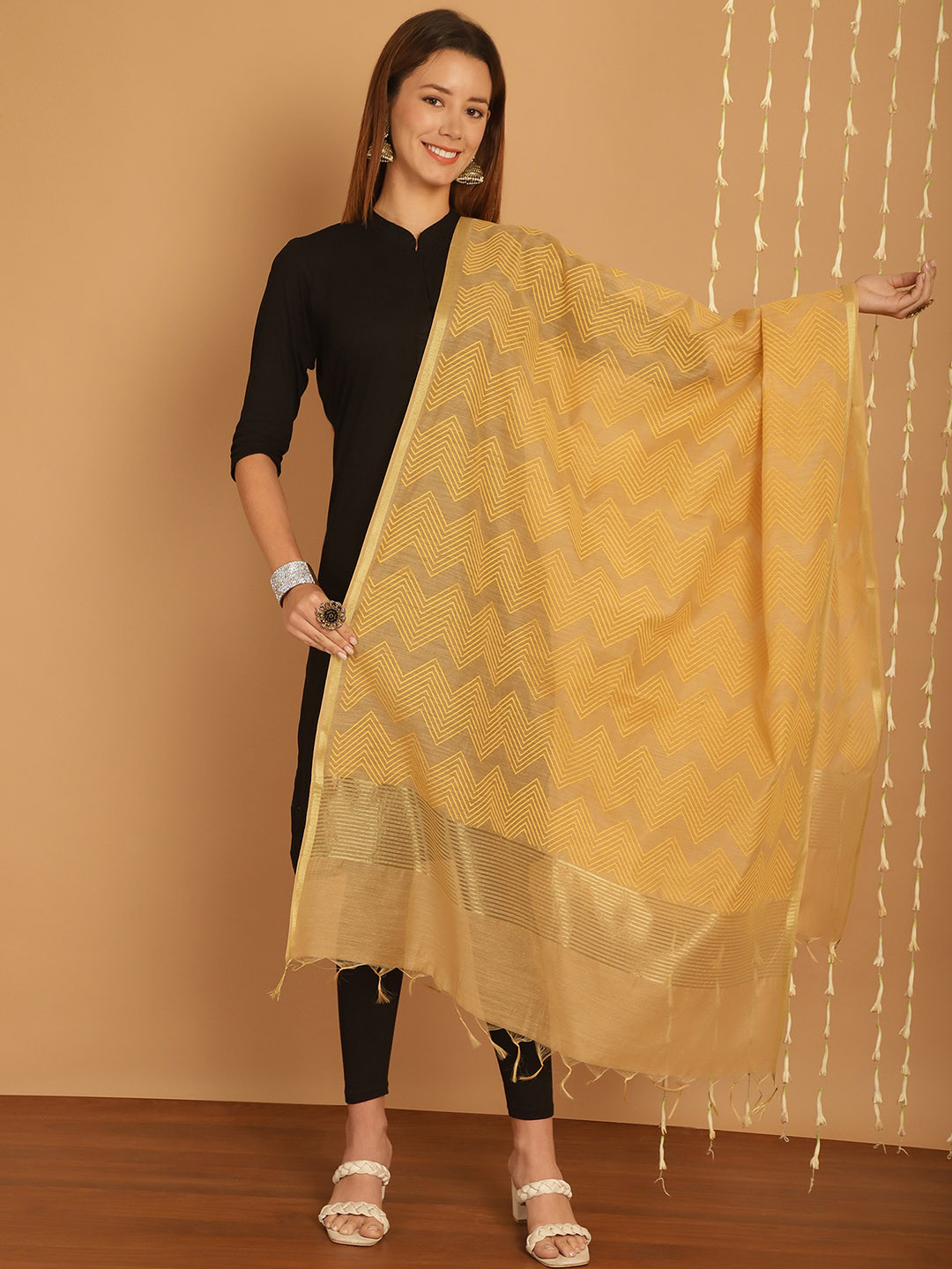 

SOUNDARYA Geometric Printed Banarasi Silk Dupatta, Yellow