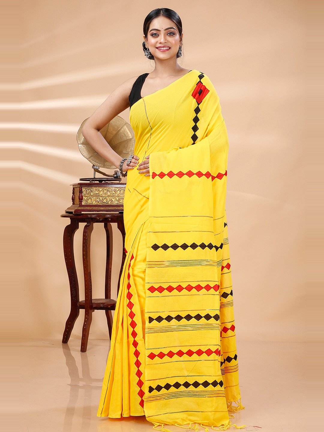 

DipDiya Geometric Woven Design Pure Cotton Taant Saree, Yellow