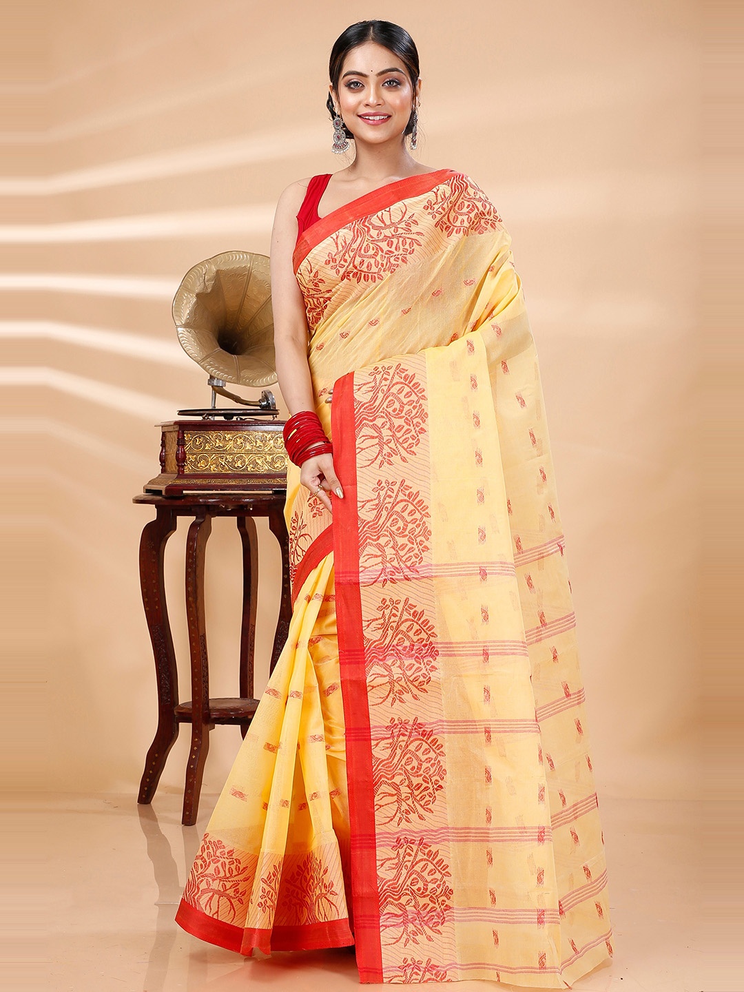 

DipDiya Ethnic Motifs Woven Design Pure Cotton Taant Saree, Yellow