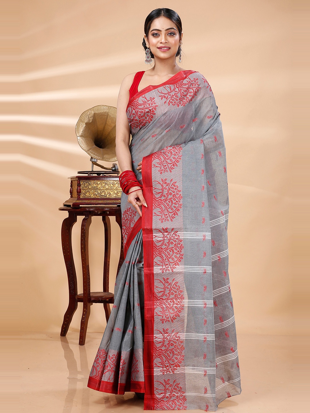 

DipDiya Ethnic Motifs Woven Design Pure Cotton Taant Saree, Grey