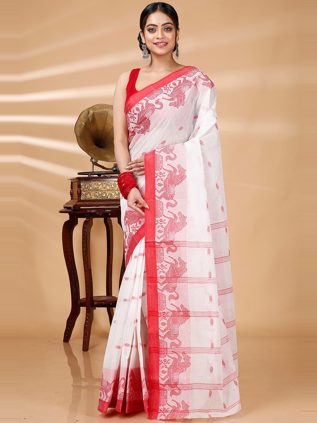 

DipDiya Ethnic Motifs Woven Design Pure Cotton Taant Saree, Red