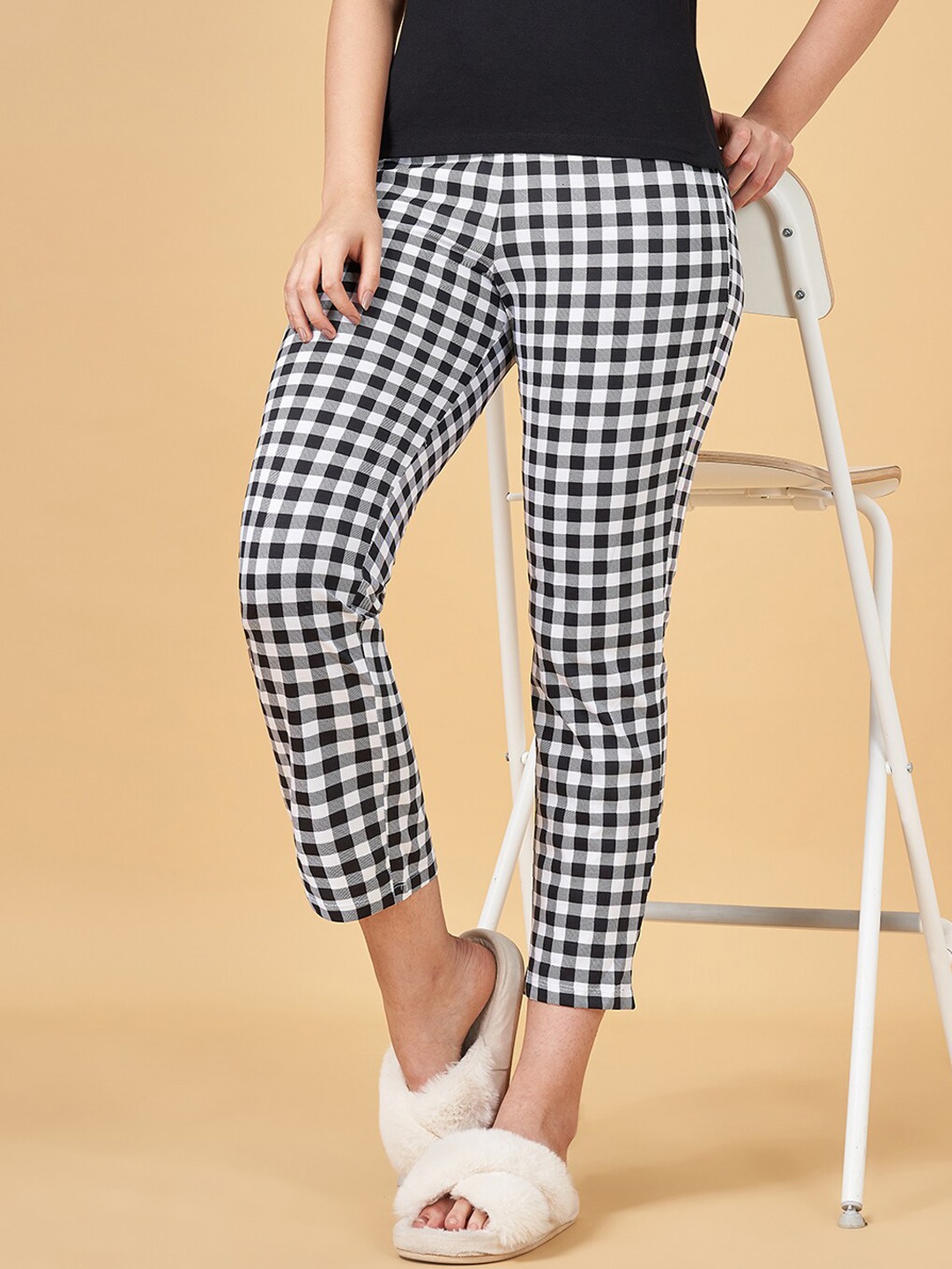 

Dreamz by Pantaloons Women Mid-Rise Checked Pure Cotton Lounge Pant, White