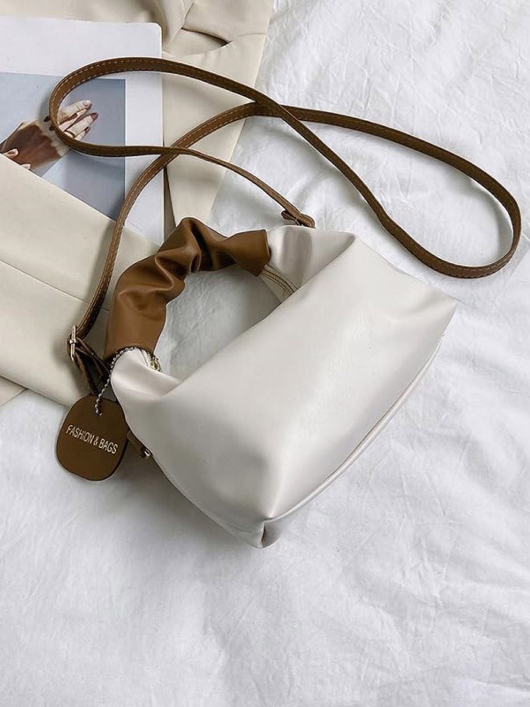 

SYGA Leather Bucket Shoulder Bag with Tasselled, White