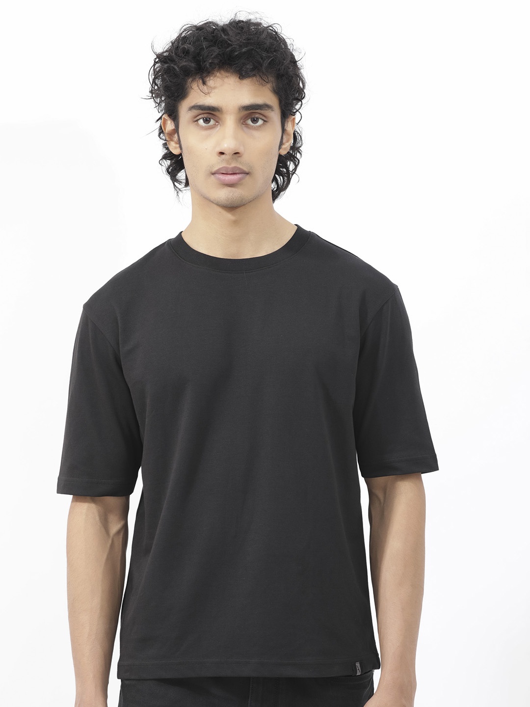 

RARE RABBIT Men Qlo Round Neck Cotton Slim Fit T-Shirt, Black