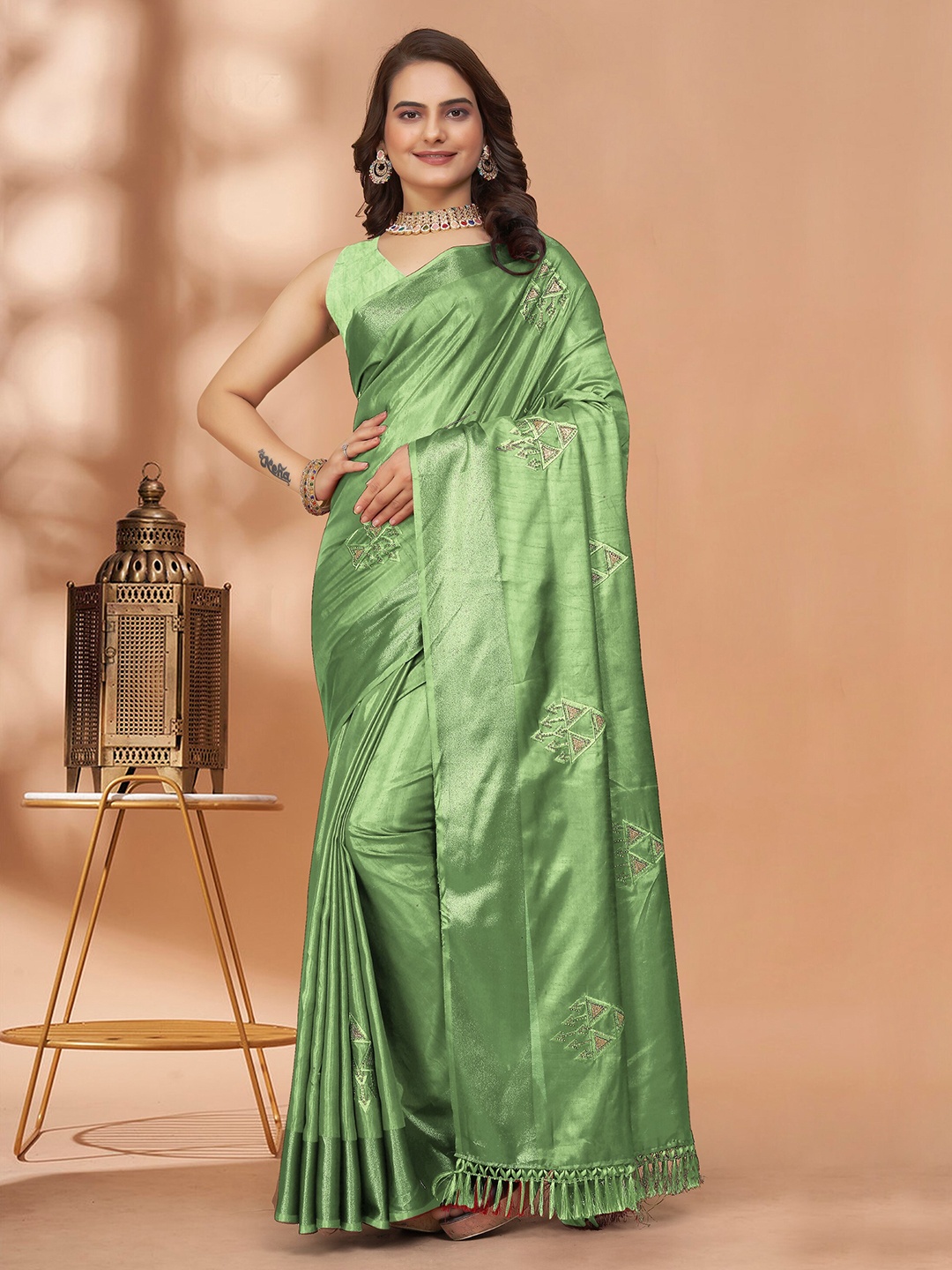

Celeb Styles Geometric Embroidered Zari Saree, Green