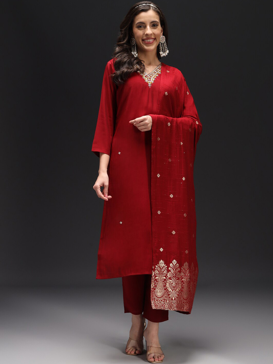 

HEEPOSH Floral Embroidered Zardozi Silk Crepe Kurta With Trouser & Dupatta, Maroon