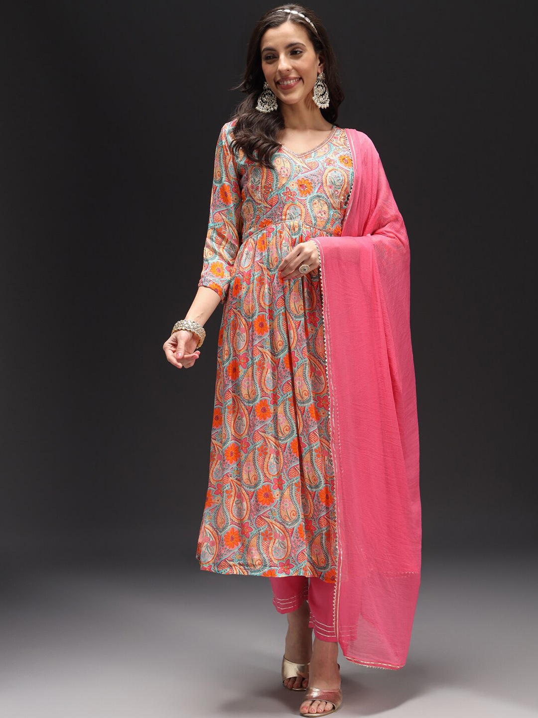 

HEEPOSH Floral Printed Empire Zardozi Silk Crepe Kurta With Trouser & Dupatta, Peach