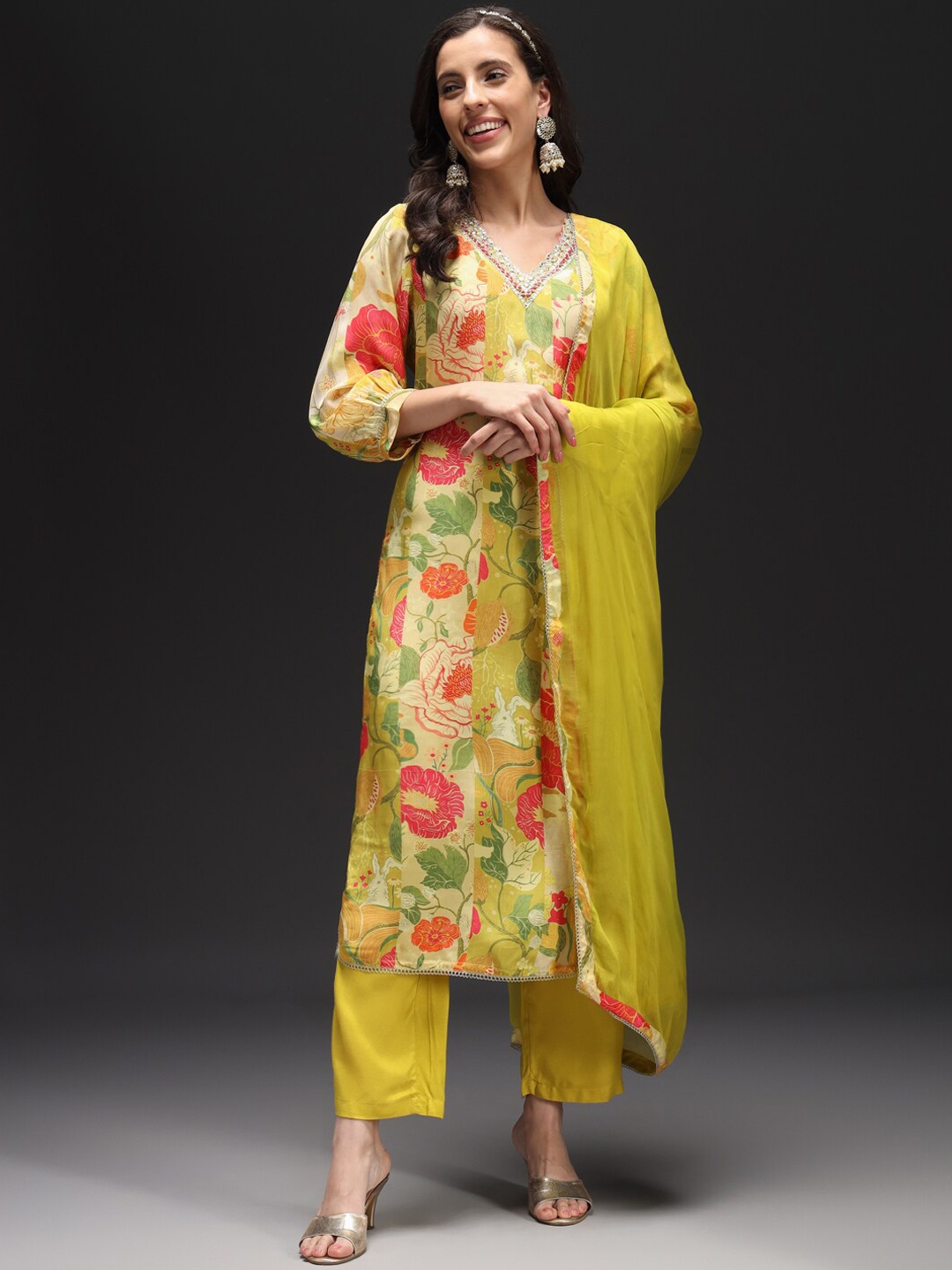 

HEEPOSH Floral Printed Aari Work Silk Crepe Kurta With Trouser & Dupatta, Green