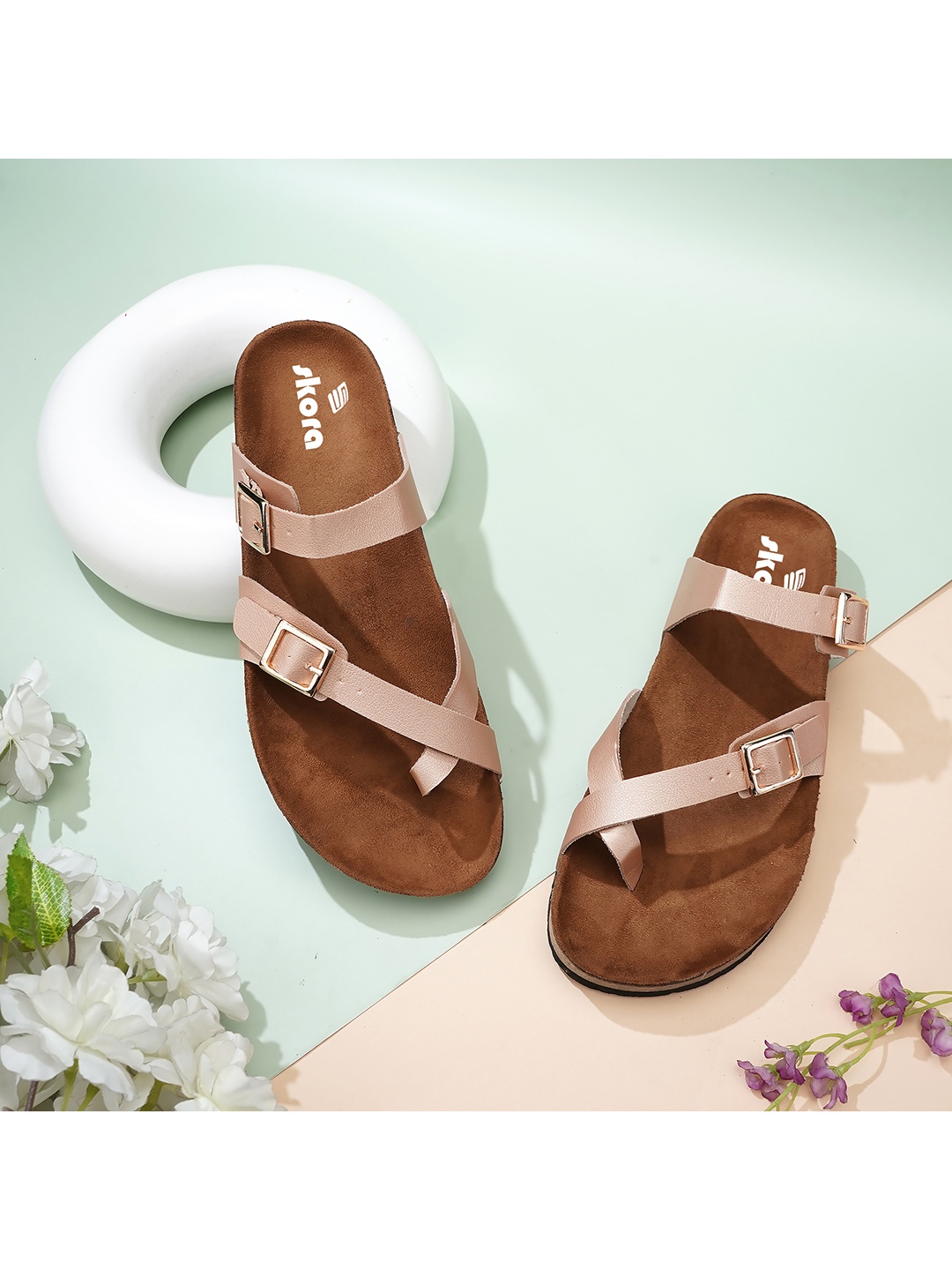 

SKORA One Toe Flats with Buckles, Rose gold