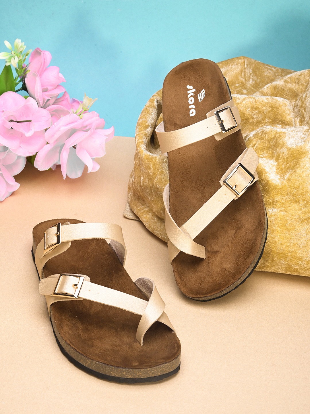 

SKORA One Toe Flats with Buckles, Bronze