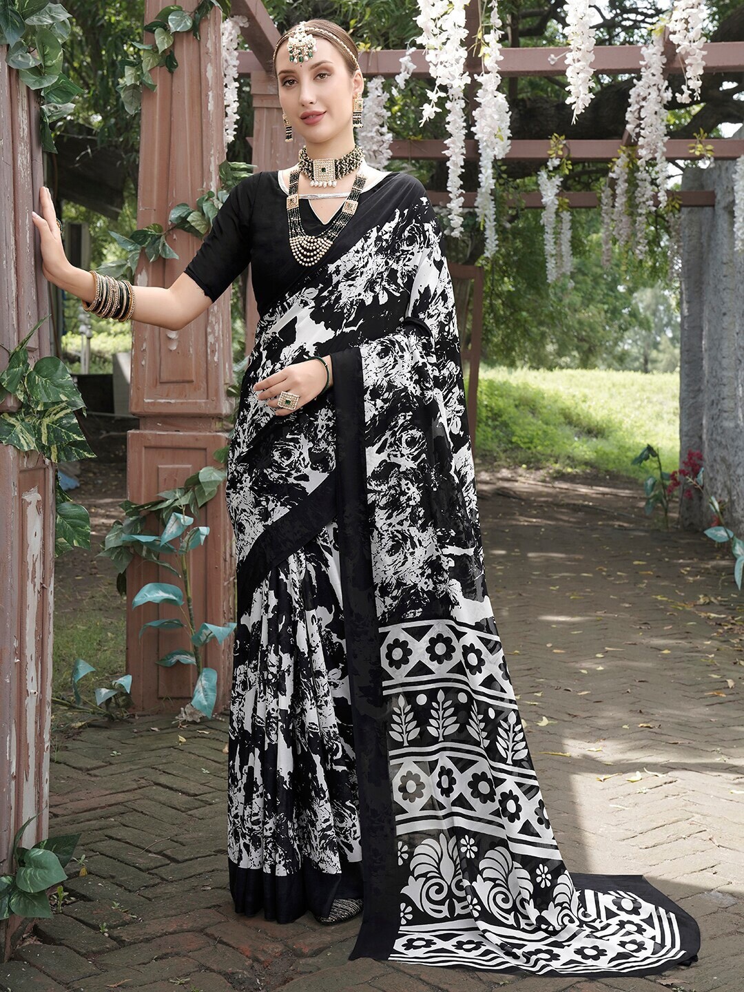 

Sitanjali Floral Printed Pure Georgette Saree, Black