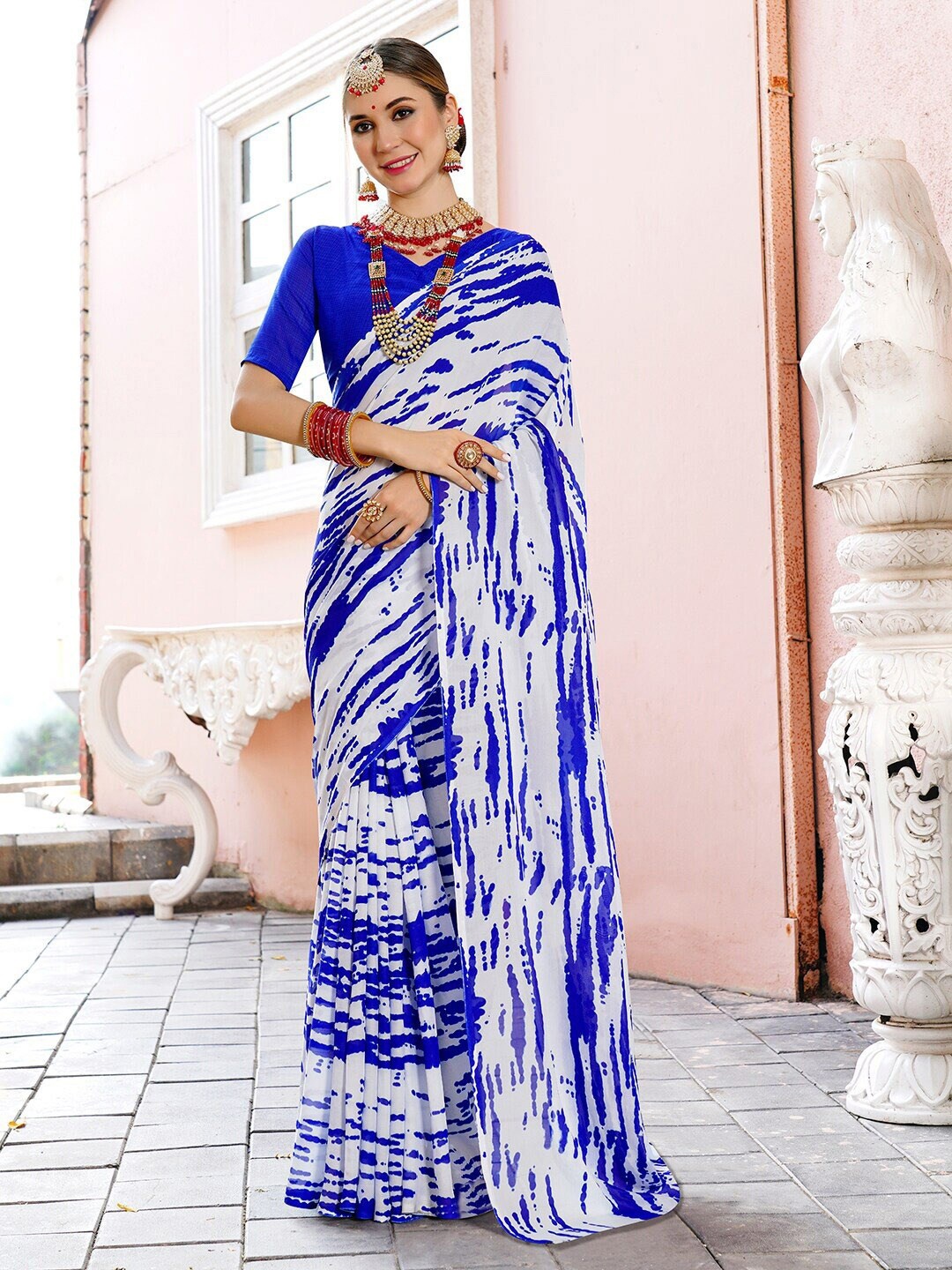 

Sitanjali Abstract Printed Pure Georgette Saree, Blue