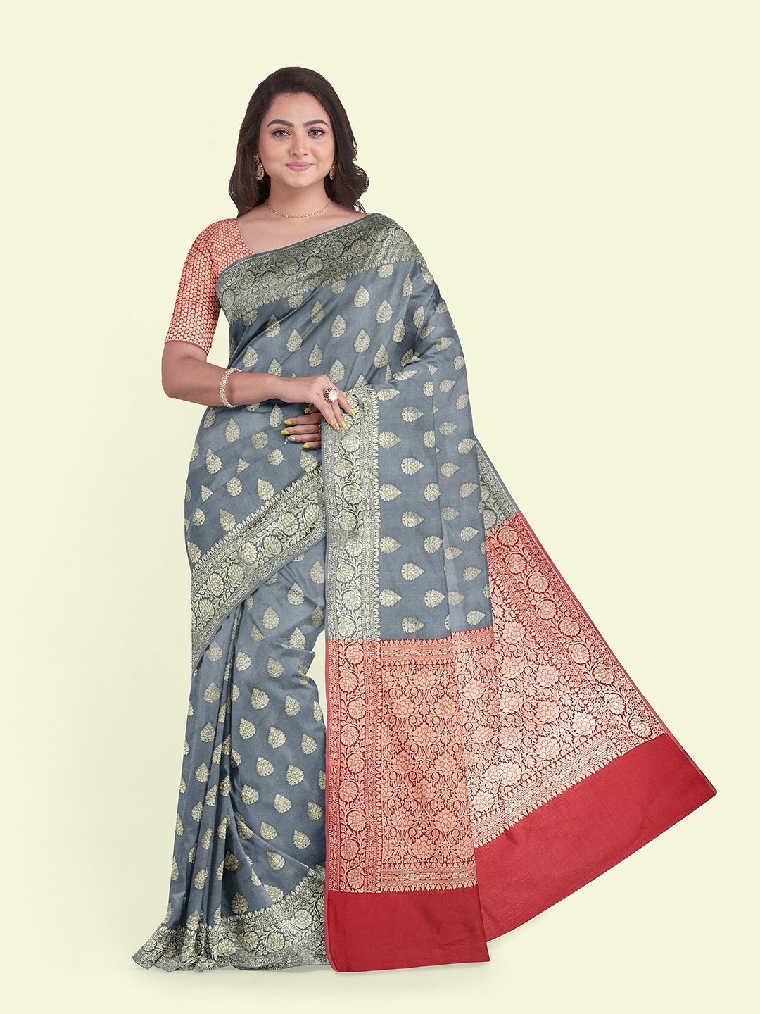 

Muskan Fashion Ethnic Motifs Woven Design Zari Banarasi Saree, Grey