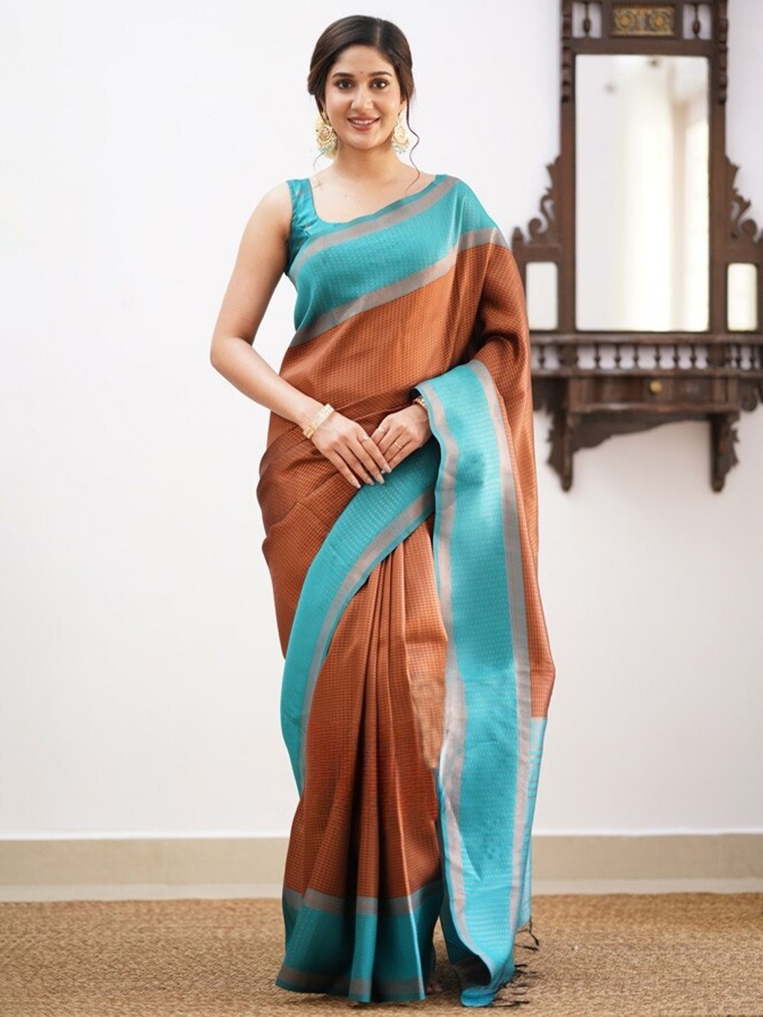 

nirja Fab Checked Woven Design Banarasi Saree, Brown