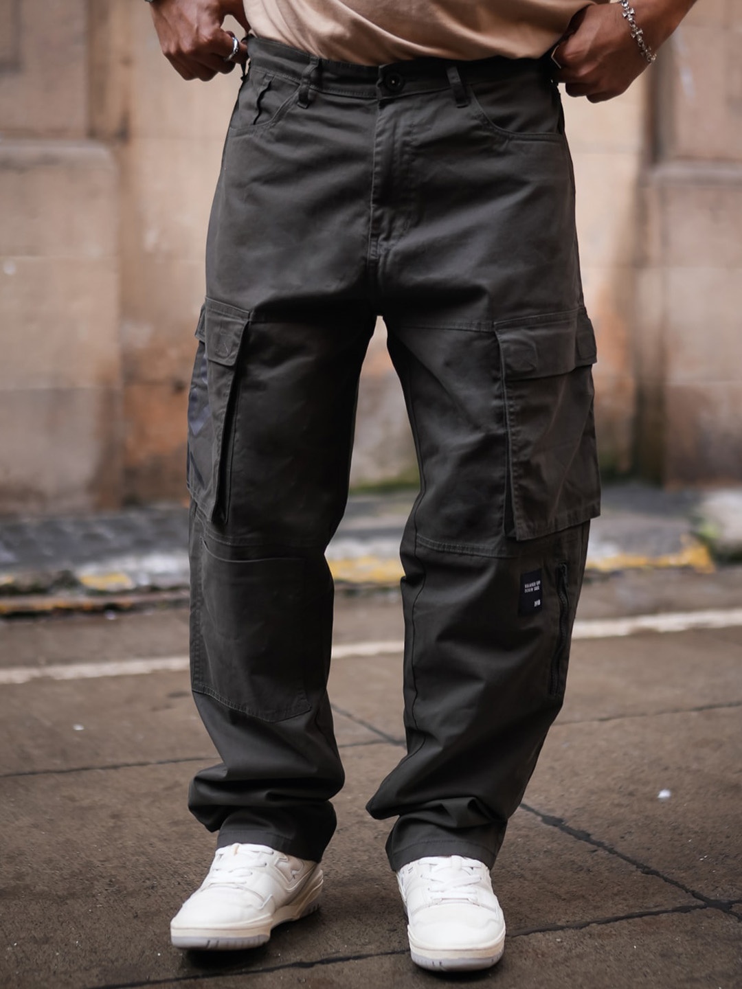 

Powerlook Men Loose Fit Pure Cotton Cargos Trousers, Green