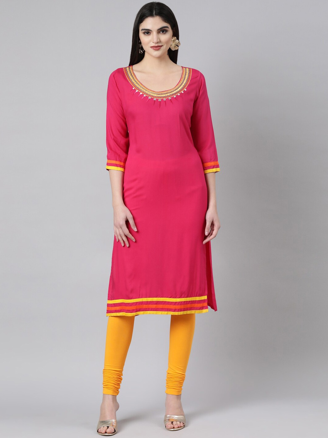 

Souchii Embroidered Round Neck Straight Kurta, Magenta