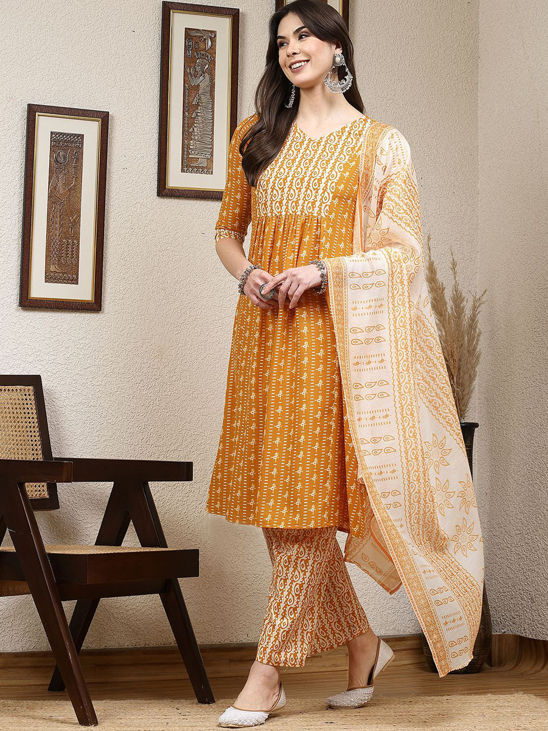 

SKYLEE Geometric Printed Kurta With Trouser & Dupatta, Yellow