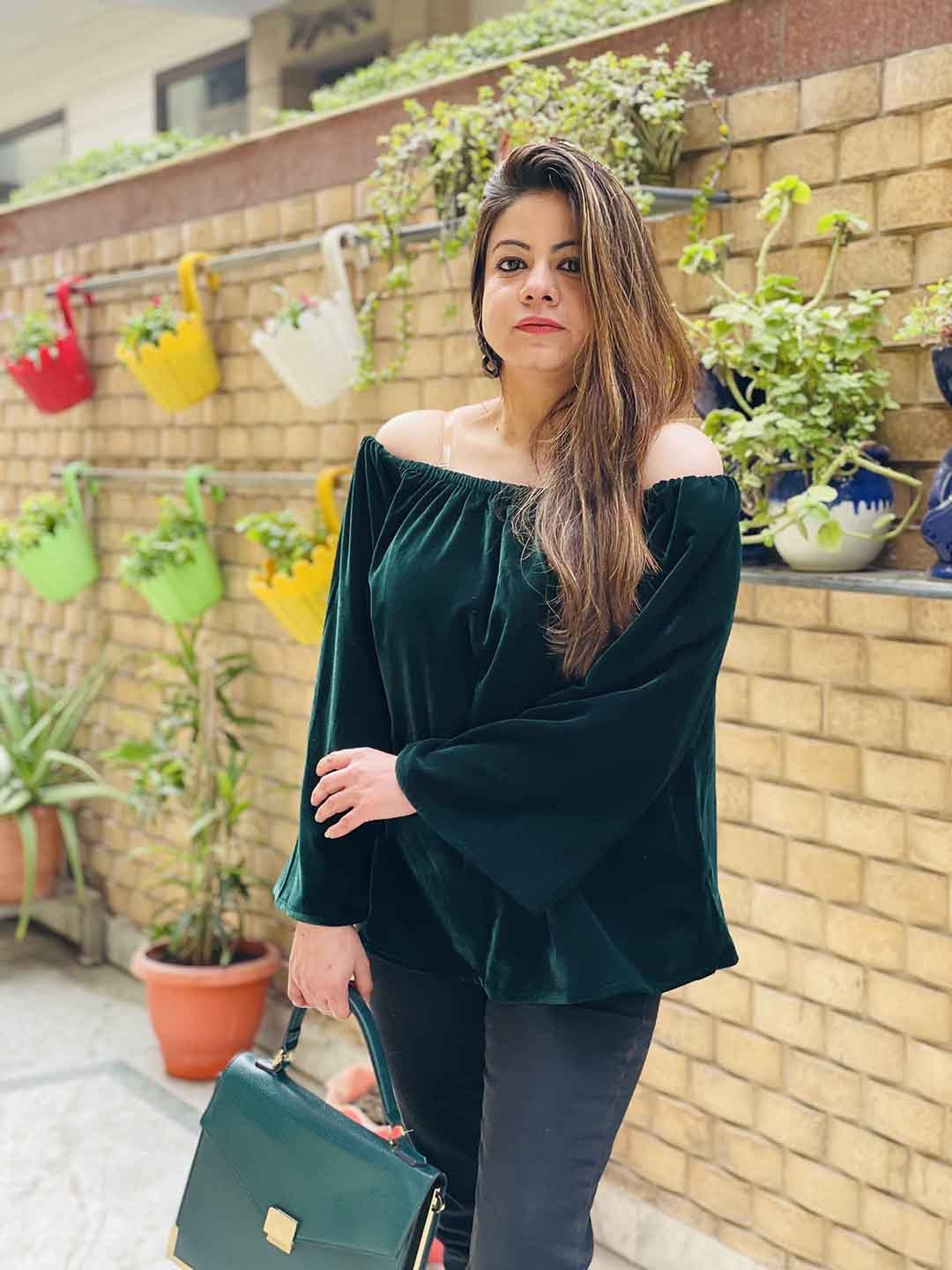 

LAKHINA COUTURE Off-Shoulder Flared Sleeve Velvet Bardot Top, Green