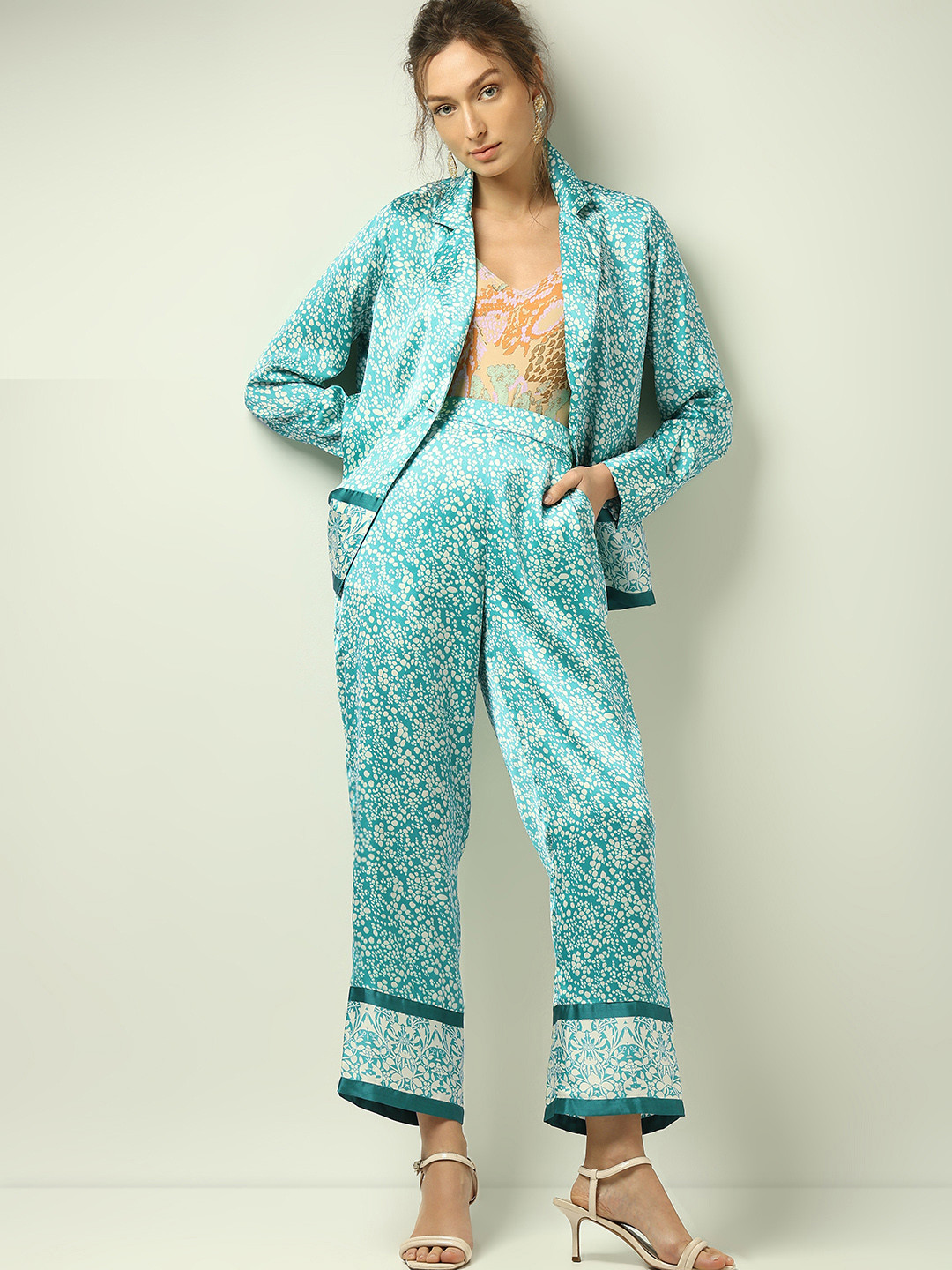 

Vero Moda Women Abstract Printed Straight Fit Trousers, Blue
