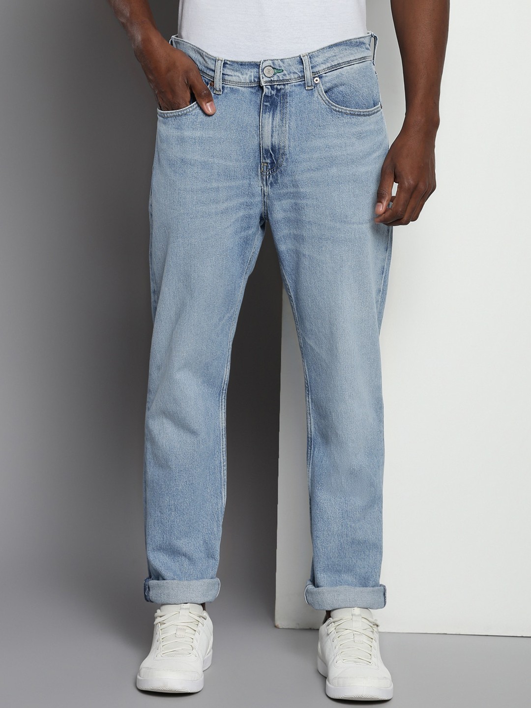 

Tommy Hilfiger Men Relaxed Fit Clean Look Light Fade Cotton Jeans, Blue