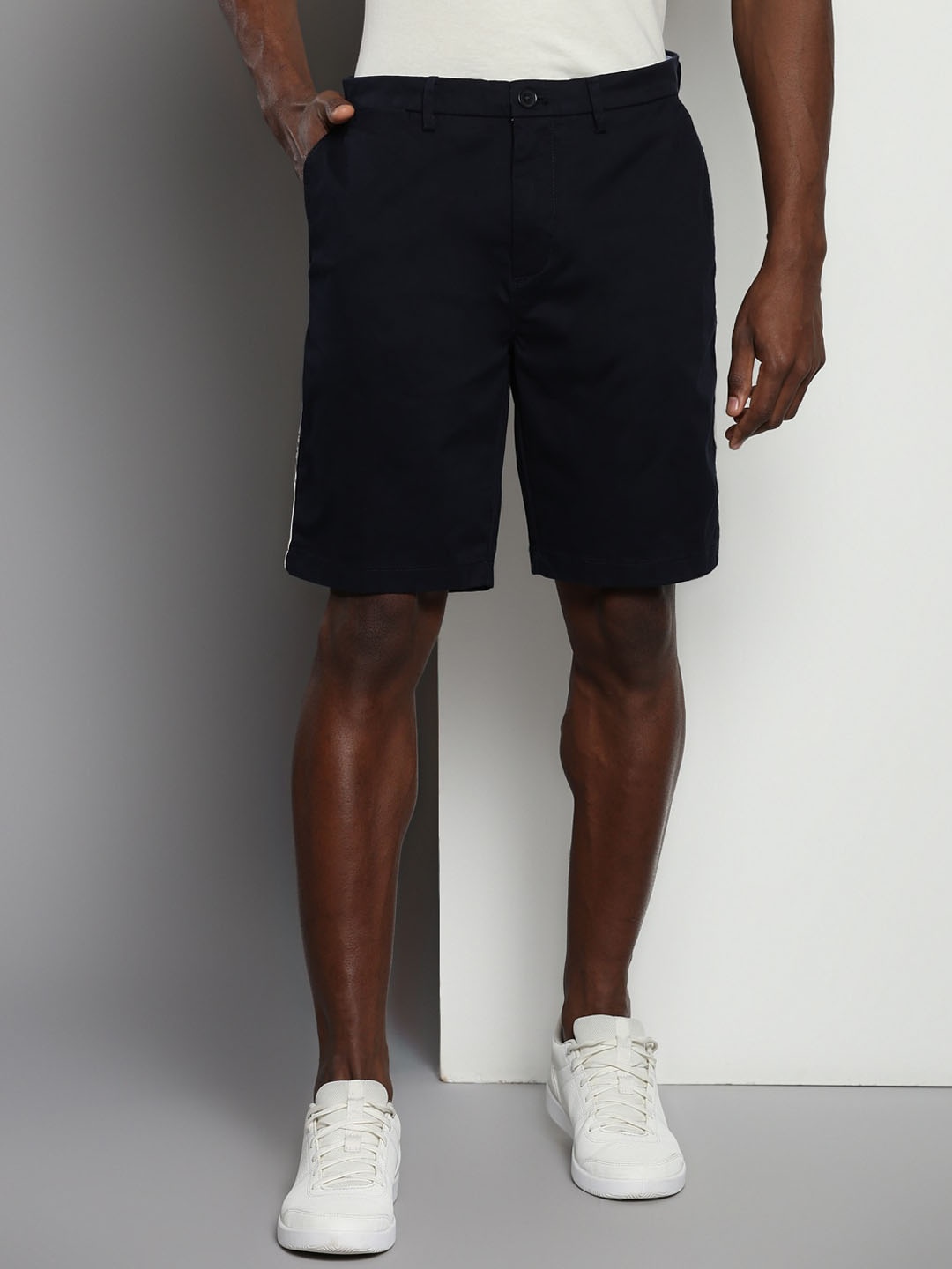 

Tommy Hilfiger Men Mid-Rise Cotton Shorts, Navy blue