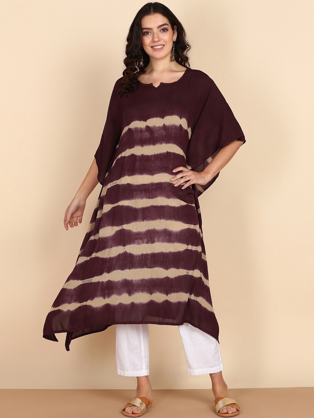 

Maaesa Dyed V- Neck Flared Sleeves Crepe Kaftan Kurta, Maroon