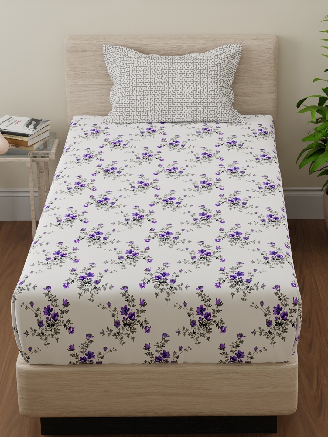 

Huesland Grey & White Floral Cotton 144 TC Single Bedsheet with 1 Pillow Covers