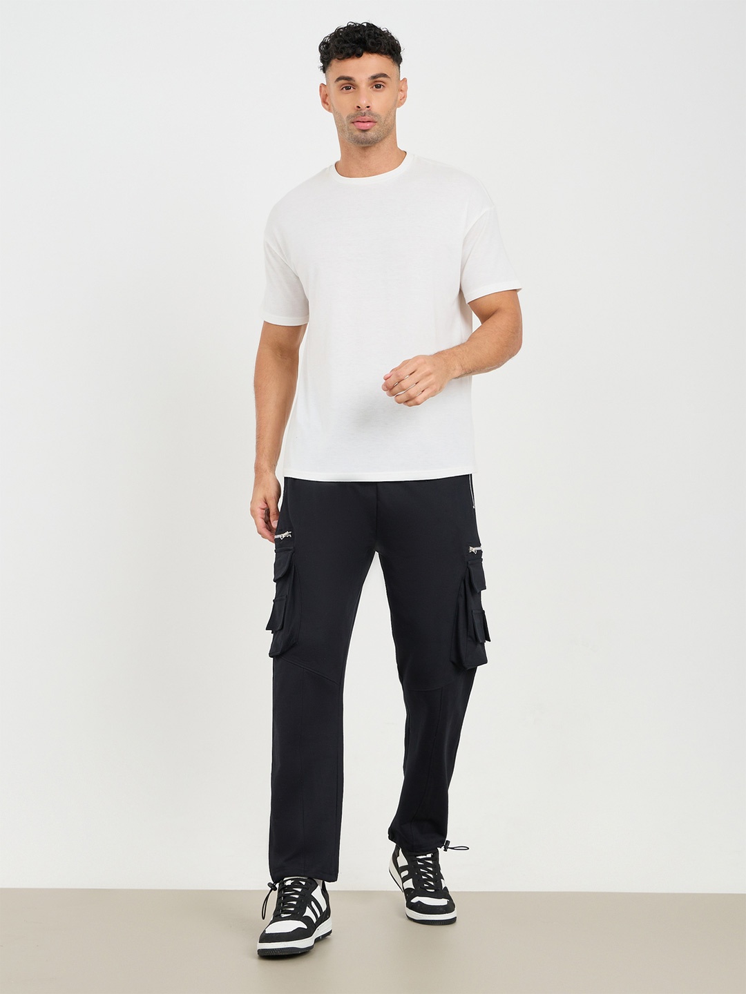 

Styli Men Relaxed Mid-Rise Cotton Cargo Trousers, Black