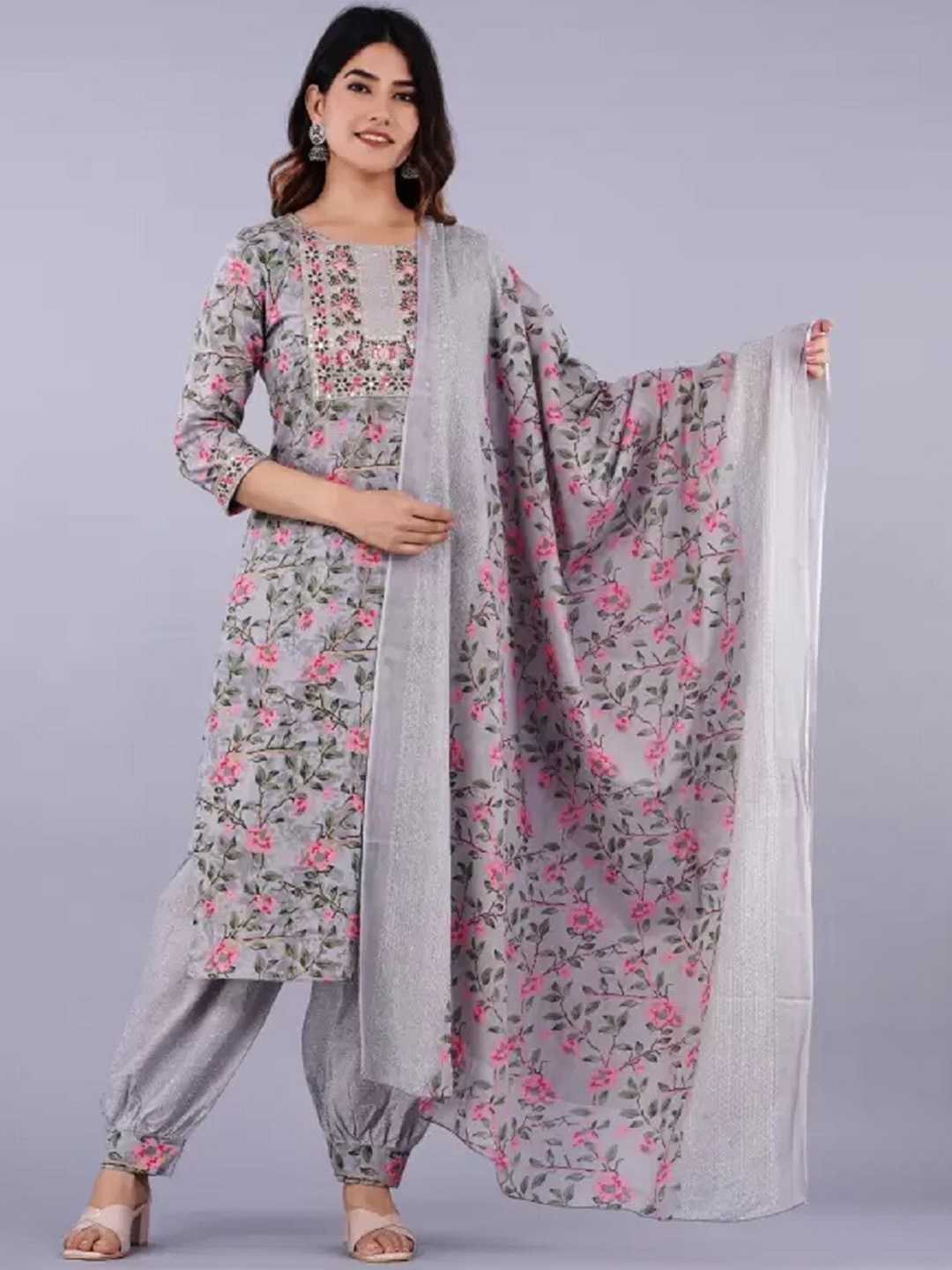 

BAESD Floral Printed Round Neck Straight Kurta With Salwar & Dupatta, Grey