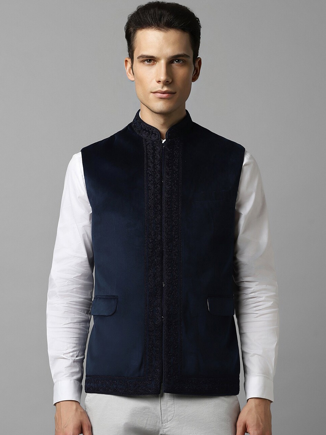 

Louis Philippe Ethnic Motifs Embroidered Slim Fit Nehru Jacket, Navy blue