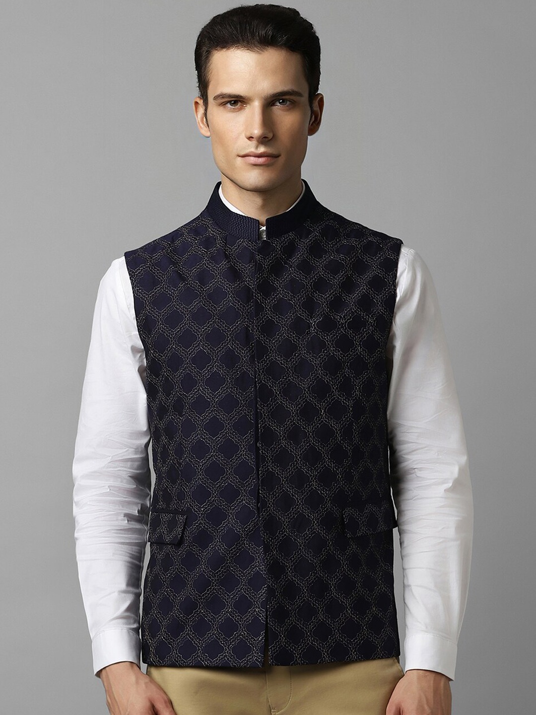

Louis Philippe Ethnic Motifs Printed Slim Fit Nehru Jacket, Navy blue