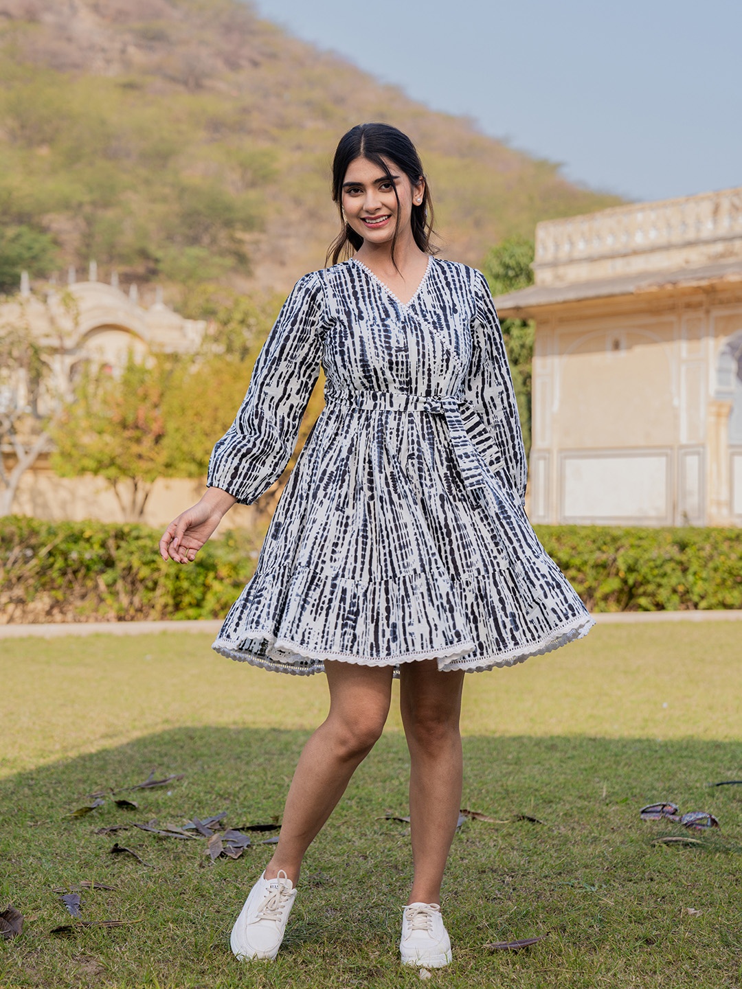 

Yufta Tie and Dyed Pure Cotton Puff Sleeve Dress, White