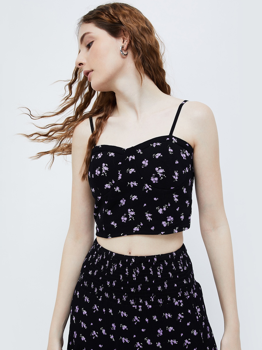 

Ginger by Lifestyle Floral Printed Shoulder Straps Fitted Crop Top, Black