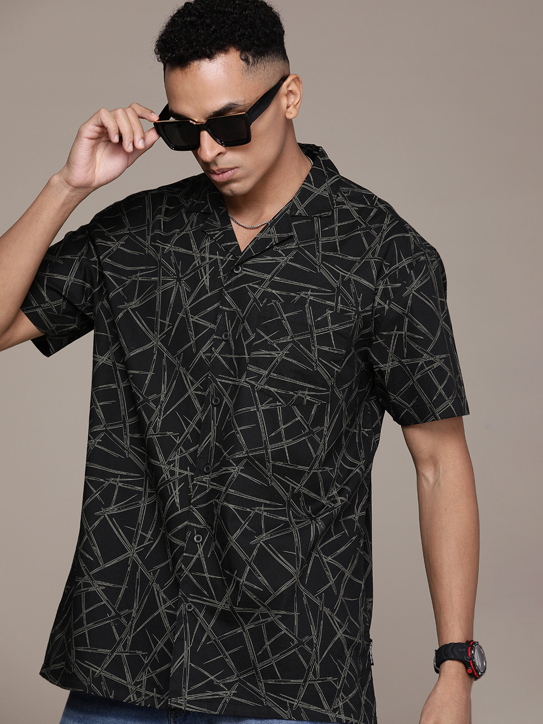 

The Roadster Life Co. Men Relaxed Fit Printed Pure Cotton Casual Shirt, Black