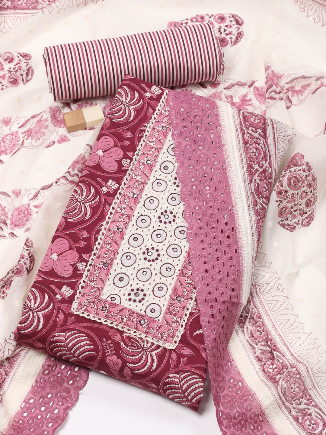 

Meena Bazaar Printed Unstitched Dress Material, Maroon