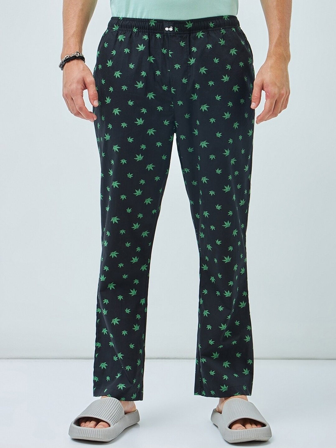 

Bewakoof Tropical Printed Mid-Rise Cotton Pyjama, Black