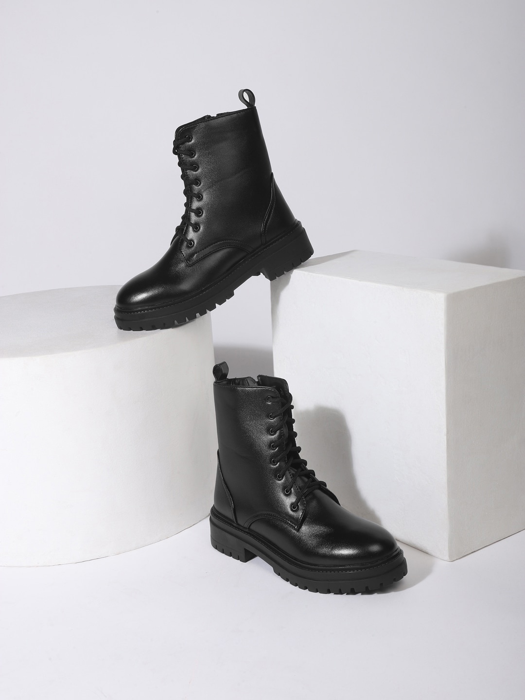 

Truffle Collection Women Mid Top Heeled Boots, Black
